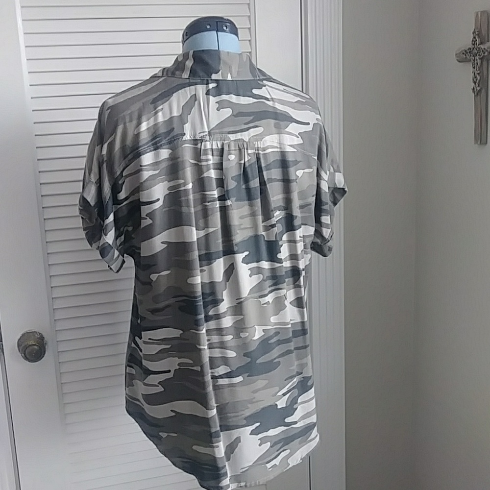 Camo button down top - Picture 3 of 4